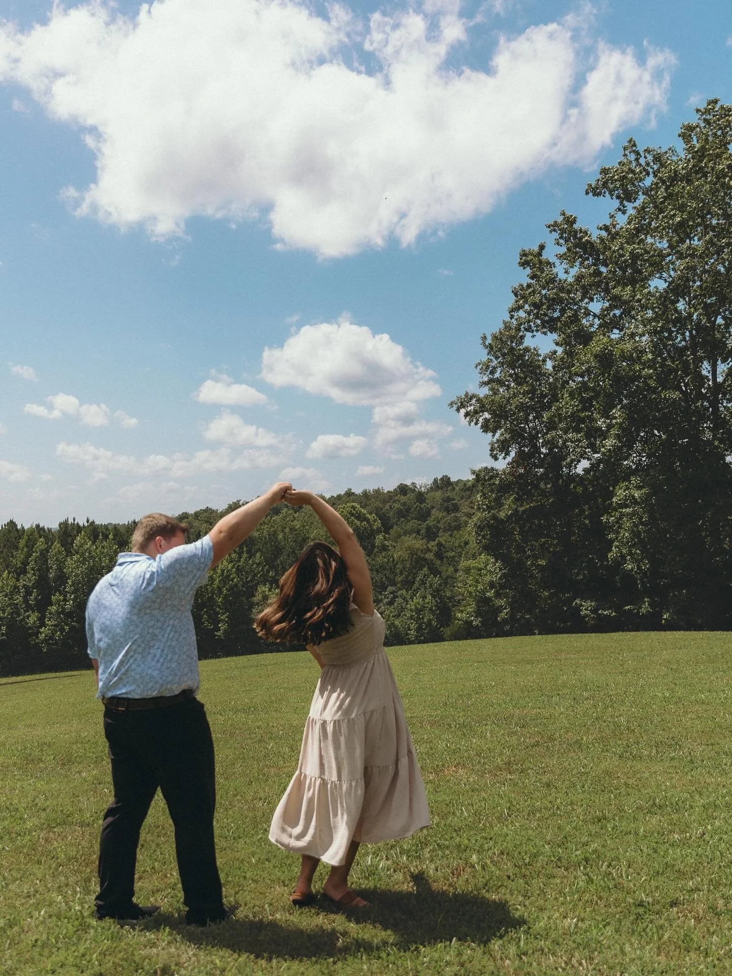 My sweet cousin @katelynjhendricks got engaged to her fiance Chase last month and I was so lucky to be there and document the day 🥹