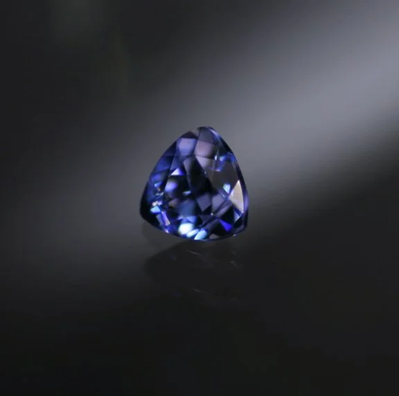 Benitoite0.35ctIII.jpg