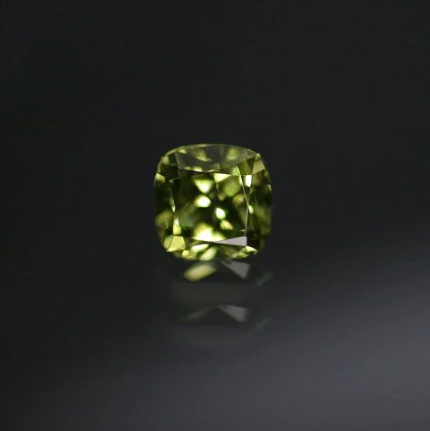 PallasitePeridot0.26cushionI.jpg