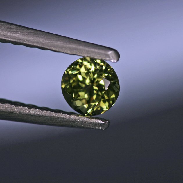 PallasitePeridot0.39ctroundIII.jpg