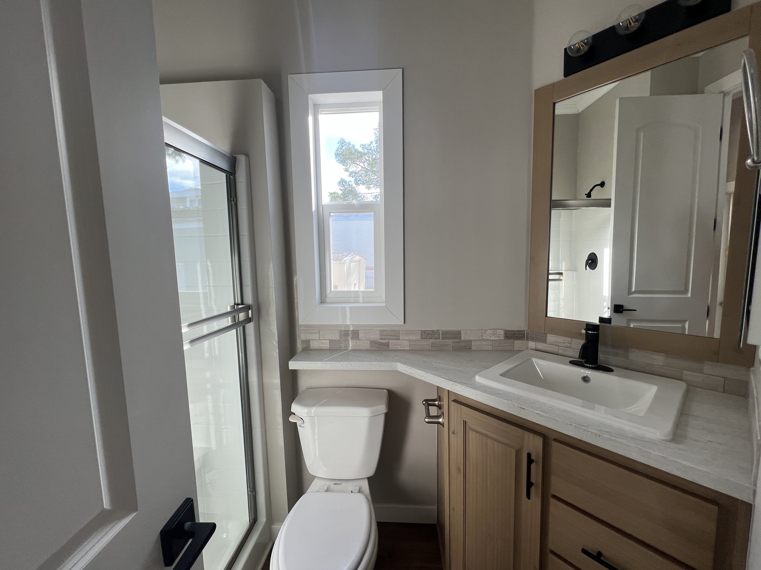 SV 827 Bathroom(1).jpg