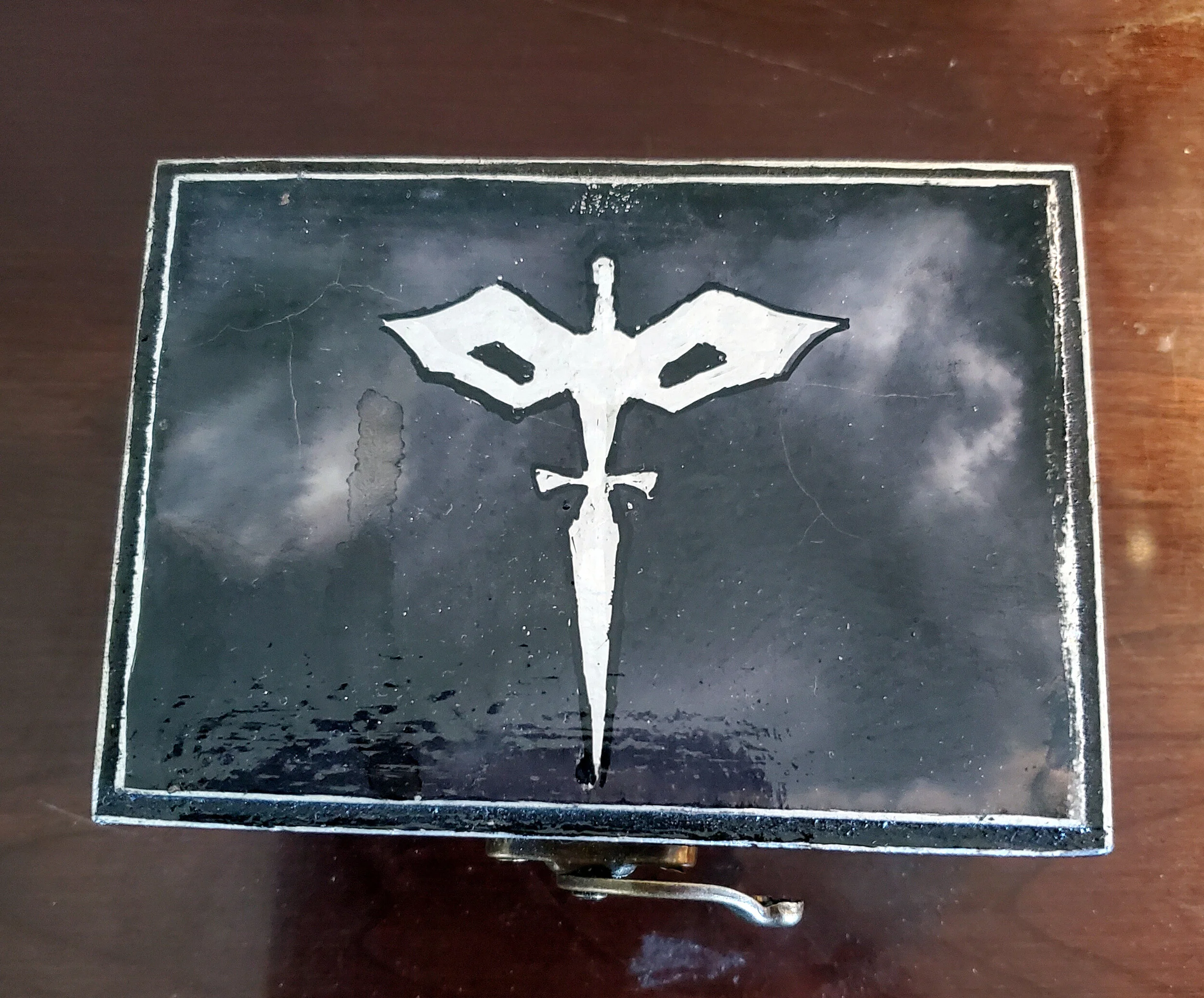 Rogue dice box