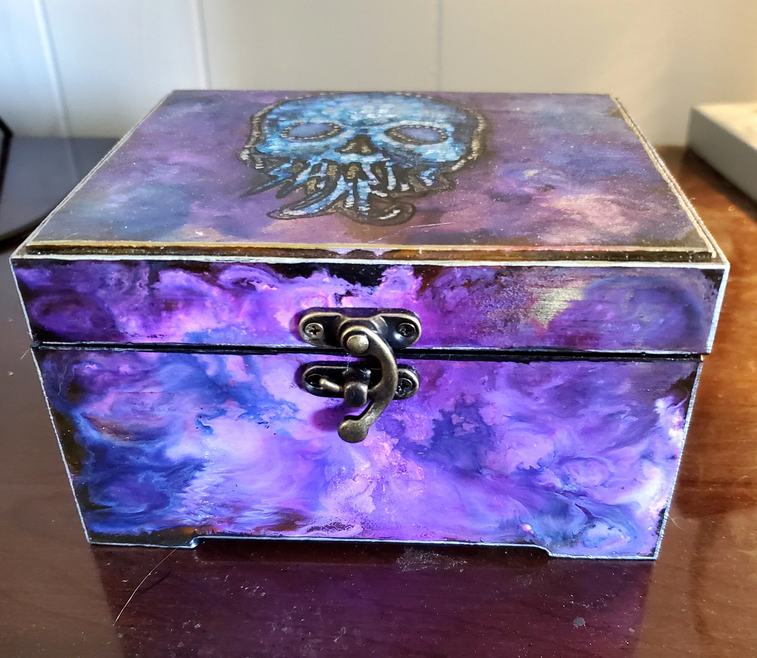 Skull dice box