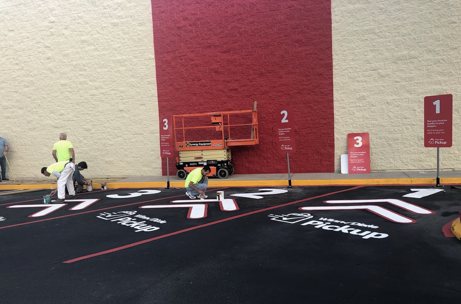 The ‘Pickup’ graphics James mentions, being placed in situ for Winn-Dixie customers