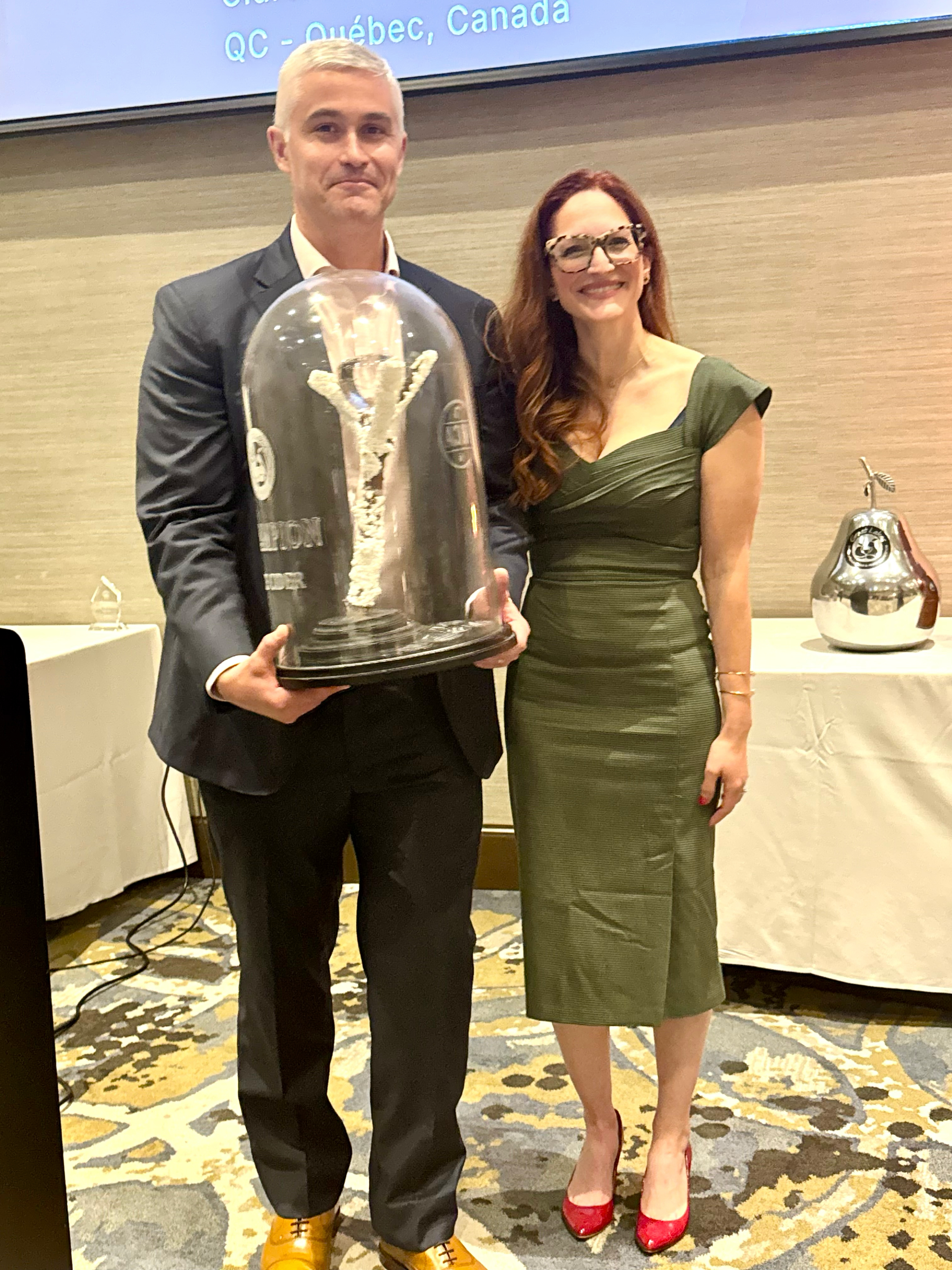 Ice cider trophy.png