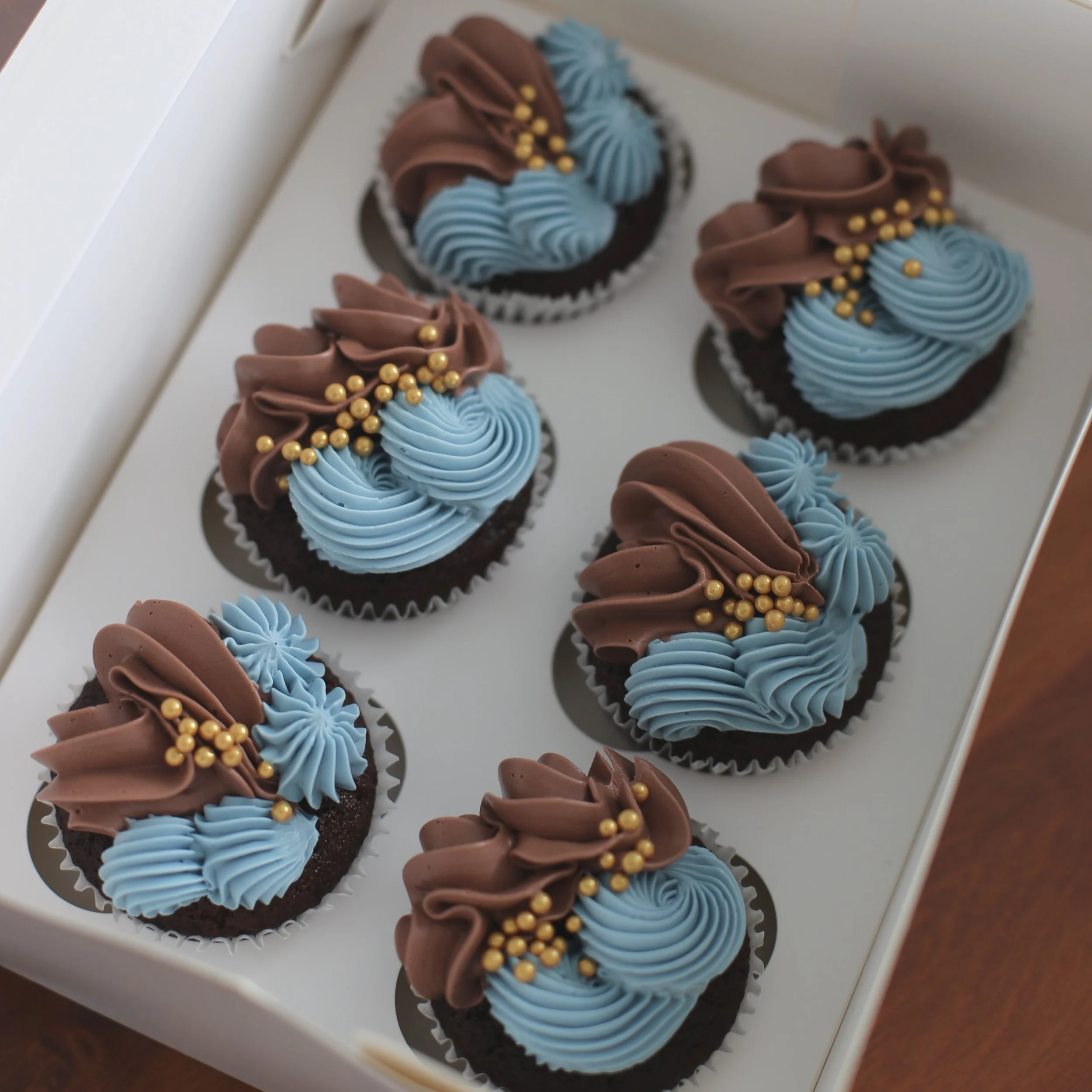 fathersdaybluecupcakes.png