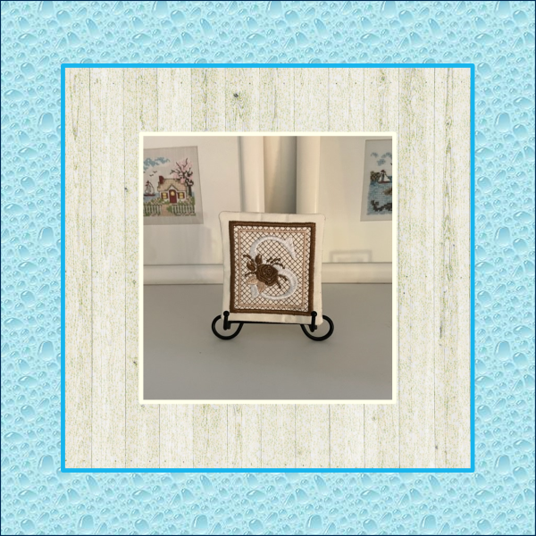 monogram-letter-l-mini-quilt-3-digital-machine-embroidery.png