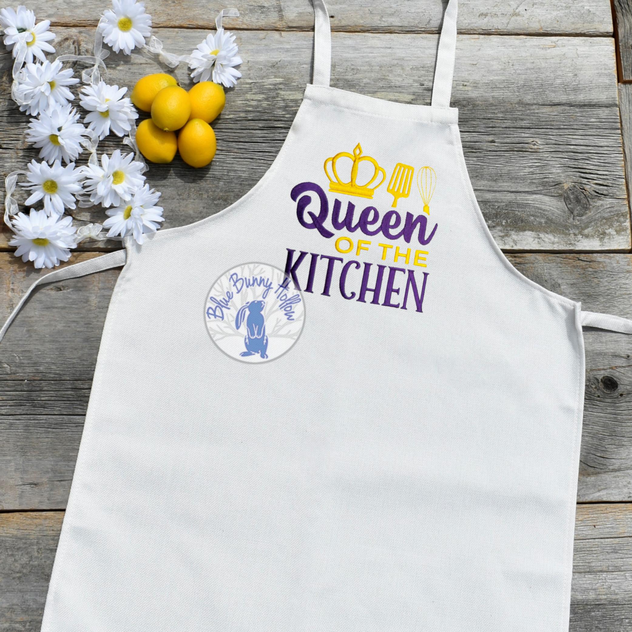 Kitchen queen machine embroidery design with lettering.