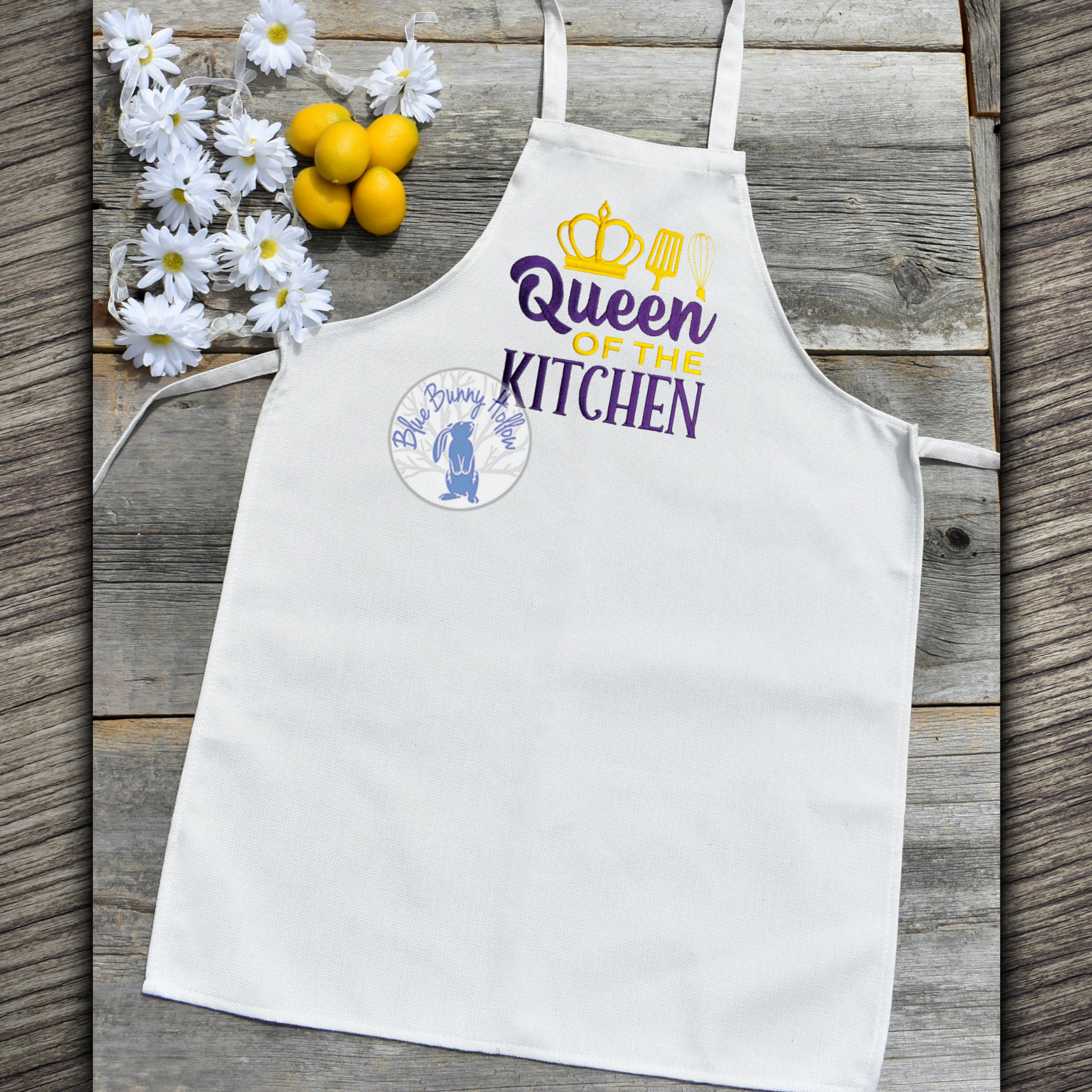 Queen of the Kitchen embroidery design with crown and whisk.