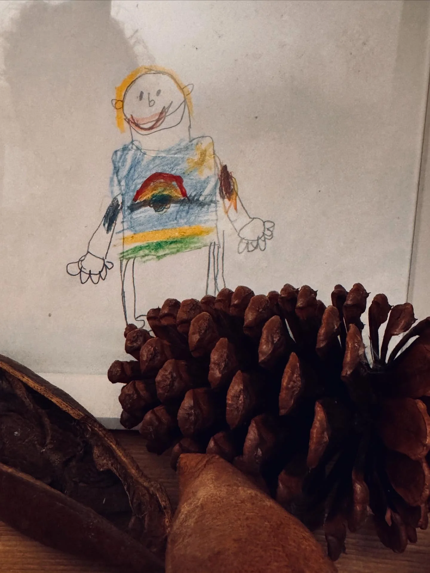From a few years ago this little ray of sunshine on the shelf. By Amelie.