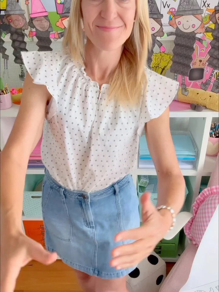 ✨ Hello from my desk! ✨
On the blog are two free creative planner challenges if you’d like to draw or doodle this weekend! 🖍️ See how my magical nature sketching found its way into this week — fruitfully! 🍎🌿
There’s also a new