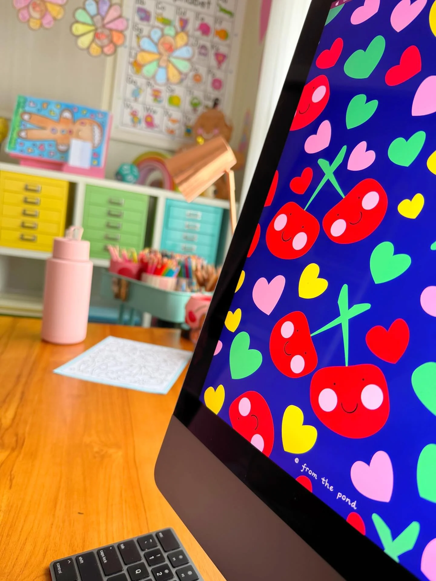 Stormy hello from my desk today ✨

The summer sky has turned silver and shimmering, and I&rsquo;m here drawing away while the rain softens the edges of the afternoon. 🌧️

Sharing a few tiny corners from new drawings coming to the Directed Drawing Fu