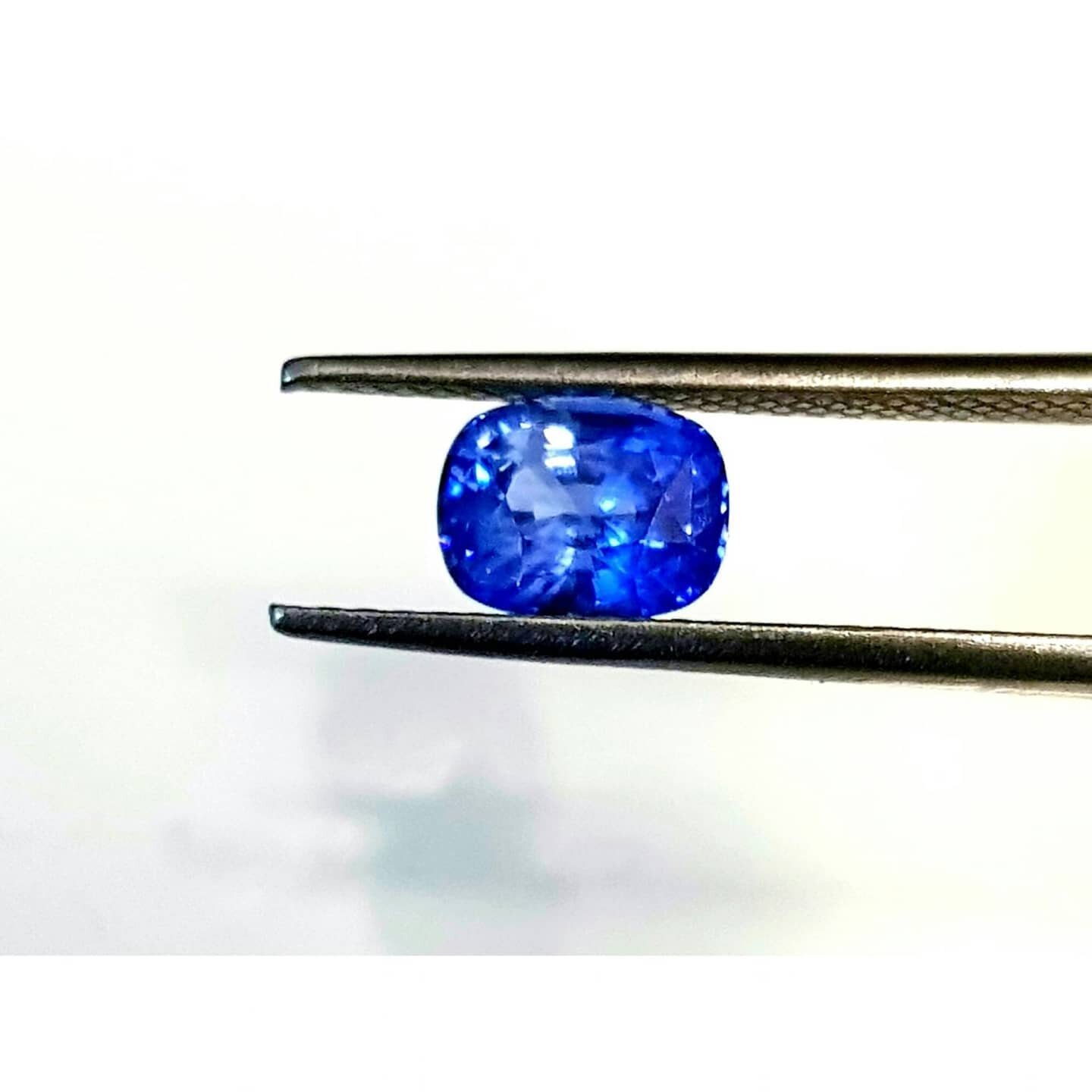 Feeling blue? That's ok so does this ceylon sapphire 😊 If this fabulous rock was yours what would you make it into? #designtime #isolationdesignchallenge #isolationcreation
.
.
.
.
#customdesigner #jewellerydesigner #freelancejewellerydesigner #bris