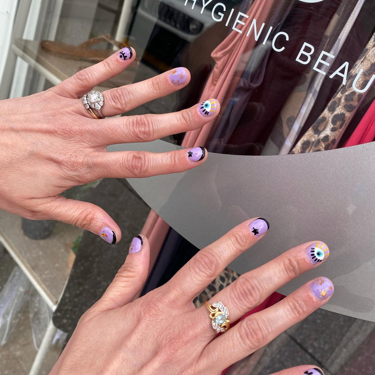 🧿🧿🧿
:Gel mani + Elaborate nail art add on:
🚫Fume Free
🚫Dust Free
🚫No drilling on the natural nail 
🚫Fast and Easy Soak Off 
🐰Cruelty Free 
🌱Vegan Friendly 
📆2 Week &ldquo;no chip&rdquo; guarantee 
 #gelxnails  #apres #gelxtampa #fullset #na