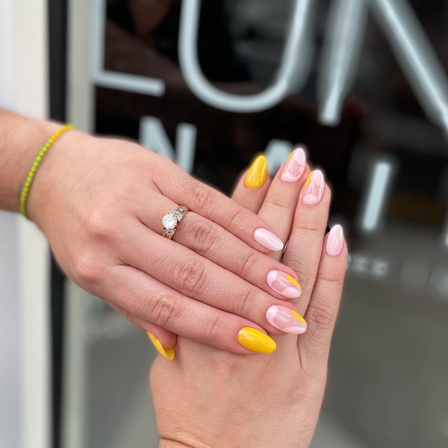 💛💛💛 summer set 💛💛💛
:Gel X Set + Elaborate nail art:
🚫Fume Free
🚫Dust Free
🚫No drilling on the natural nail 
🚫Fast and Easy Soak Off 
🐰Cruelty Free 
🌱Vegan Friendly 
📆3-4 Week Wear 
 #gelxnails  #apres #gelxtampa #fullset #nails #nailart 