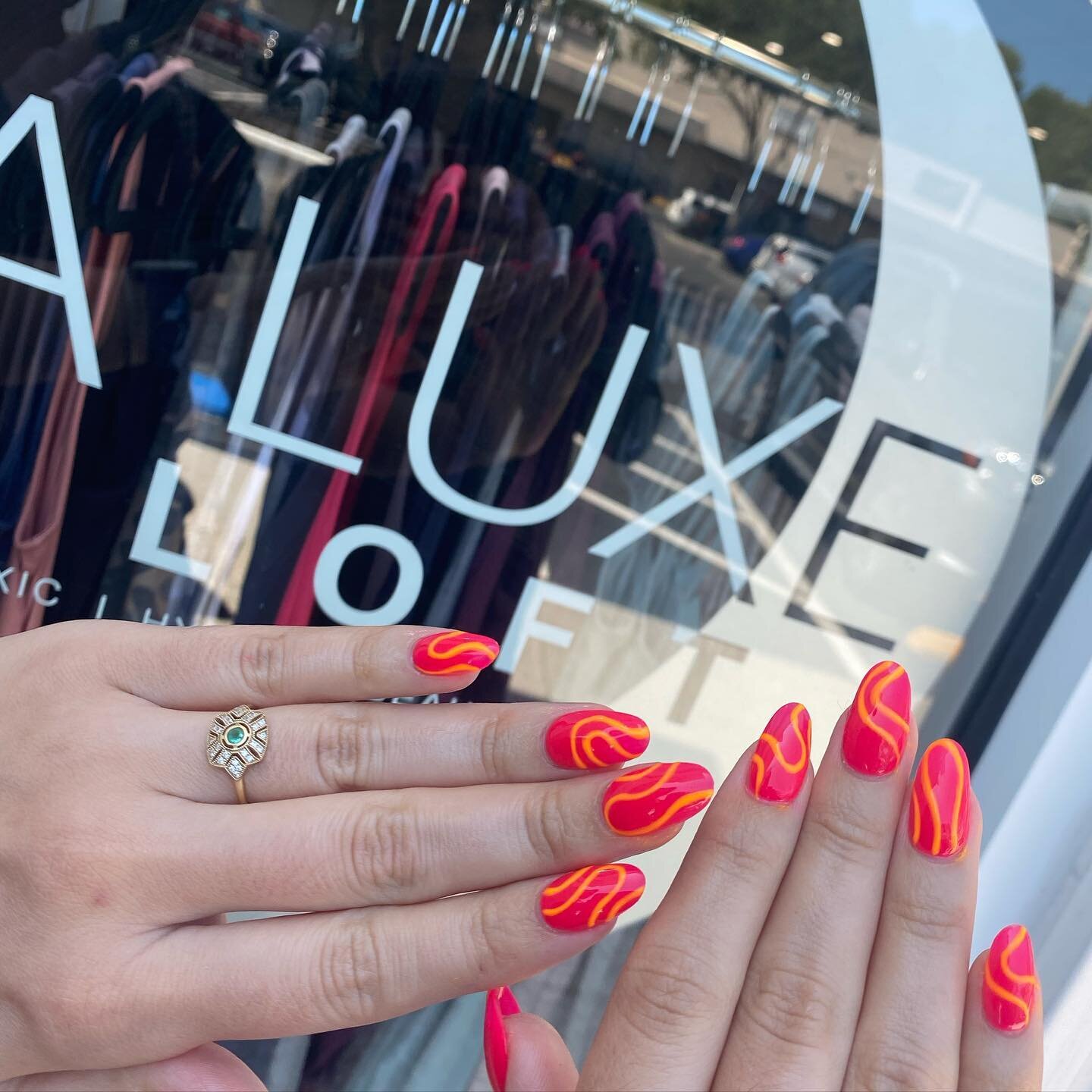 get those final summer manis done because fall is just around the corner .. 
:gel x set + elaborate nail art:

Gel-X nail tips and Extend gel are manufactured from cutting edge soft gel formulas for convenient soak-off capabilities. No filing needed,