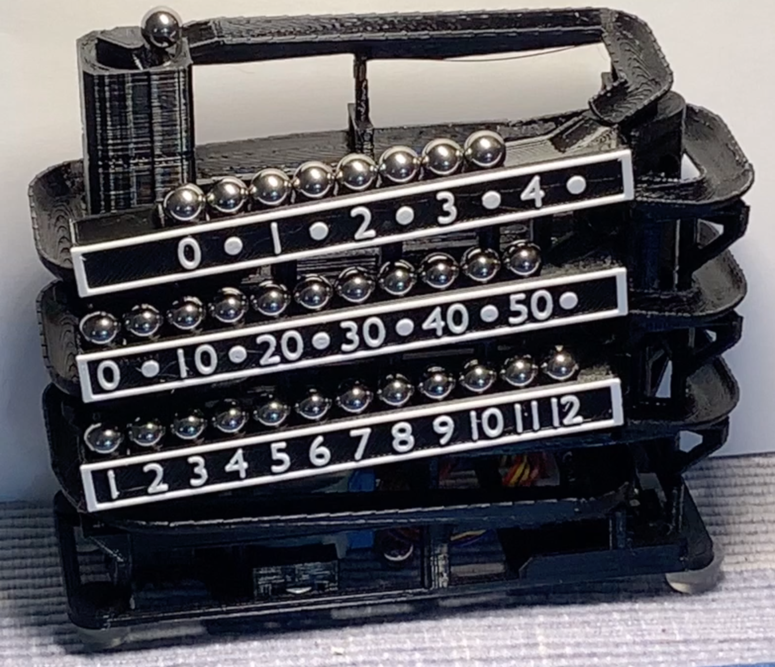 marble-clock-black-white-letters.png