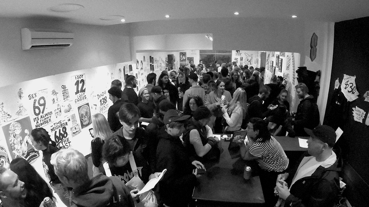 LOUSY_SHOW_CROWD_IMAGE_04.jpg