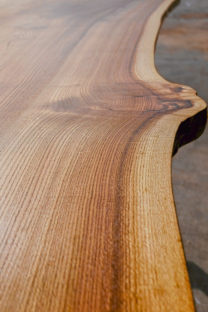  Detail of the elm woodgrain. 