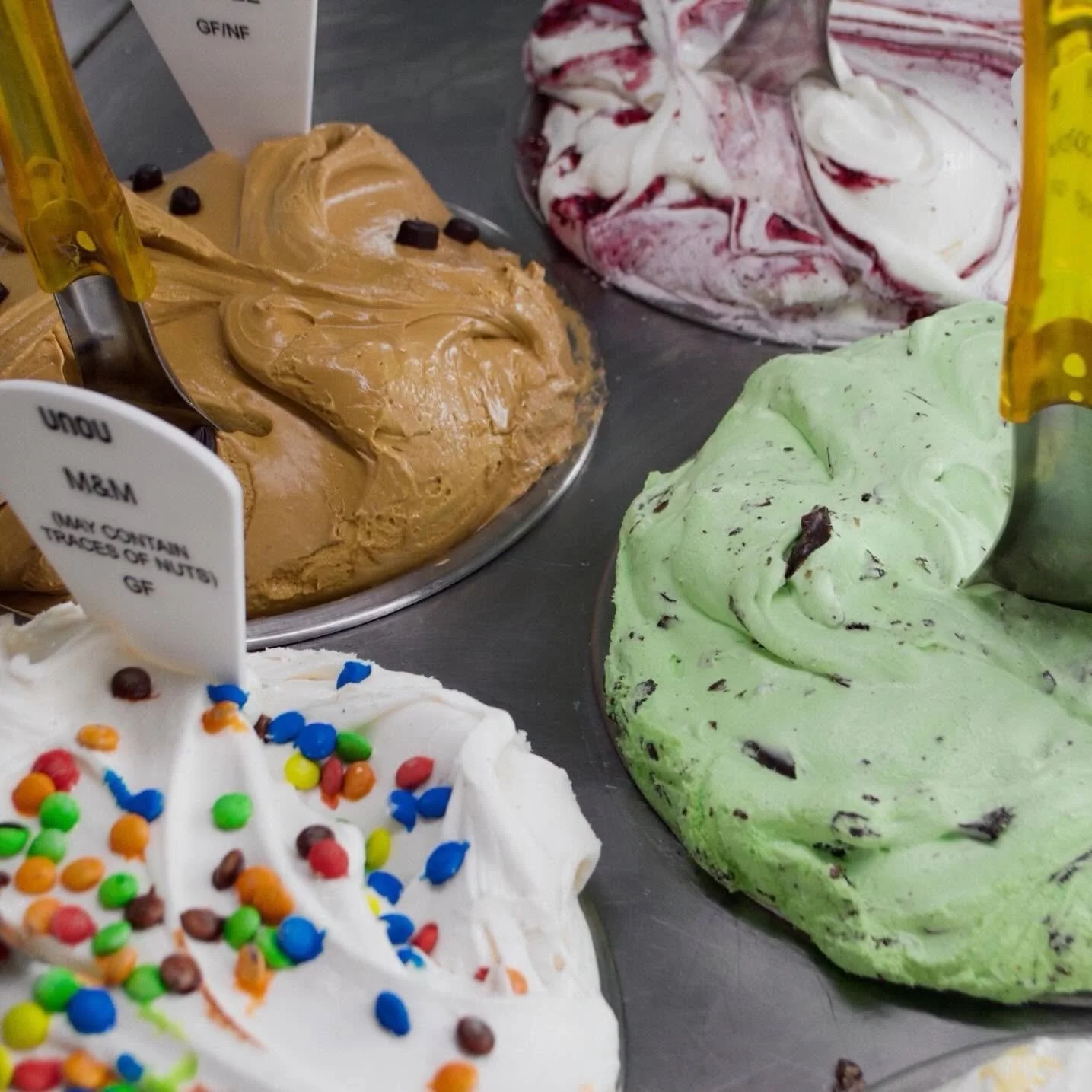 Classic gelato flavours you know and love, scooping at @gelato_unou 😋🙌 Soaking up the sunshine, one scoop at a time ☀️🍦