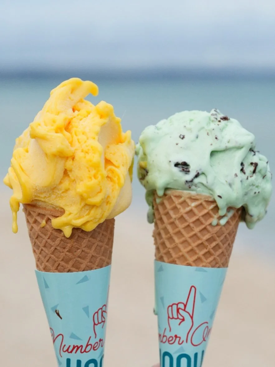Beach views + fresh gelato = the perfect combo ☀️🍦