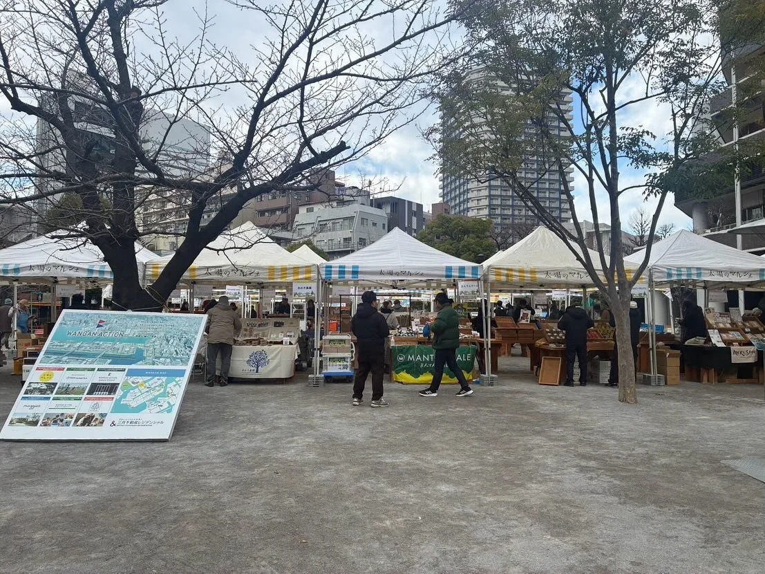 📍 本日出店中｜太陽のマルシェ（勝どき）

本日、10:00〜16:00
勝どき・太陽のマルシェに
Mr.Chicken鶏飯店が出店しています☀️

本格チキンを使ったこだわりの一皿を、
マルシェ限定スタイルでご提供中！
ランチにも、食べ歩きにもぴったりです🍴

お近くの方は、ぜひお立ち寄りください！

▶︎ イベント詳細はこちら
https://timealive.jp/

#太陽のマルシェ #勝どき #MrChicken鶏飯店 #キッチンカー #フードトラック #イベント出店 #週末のお