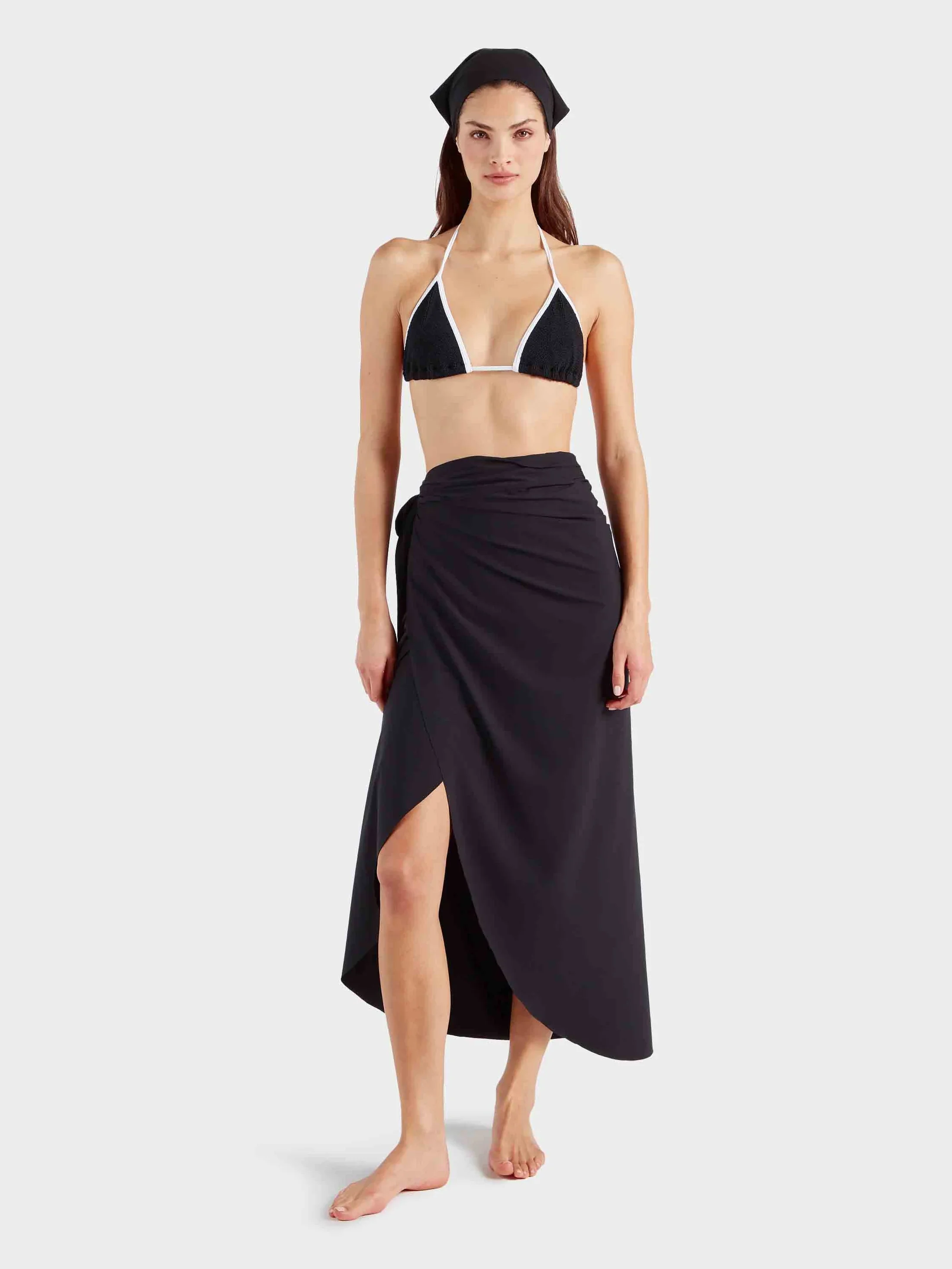 Long_UPF_50_Sarong_-_Black_1-FL_01a793e3-0cc6-488f-9c94-9d59b74b7c23.jpg.webp