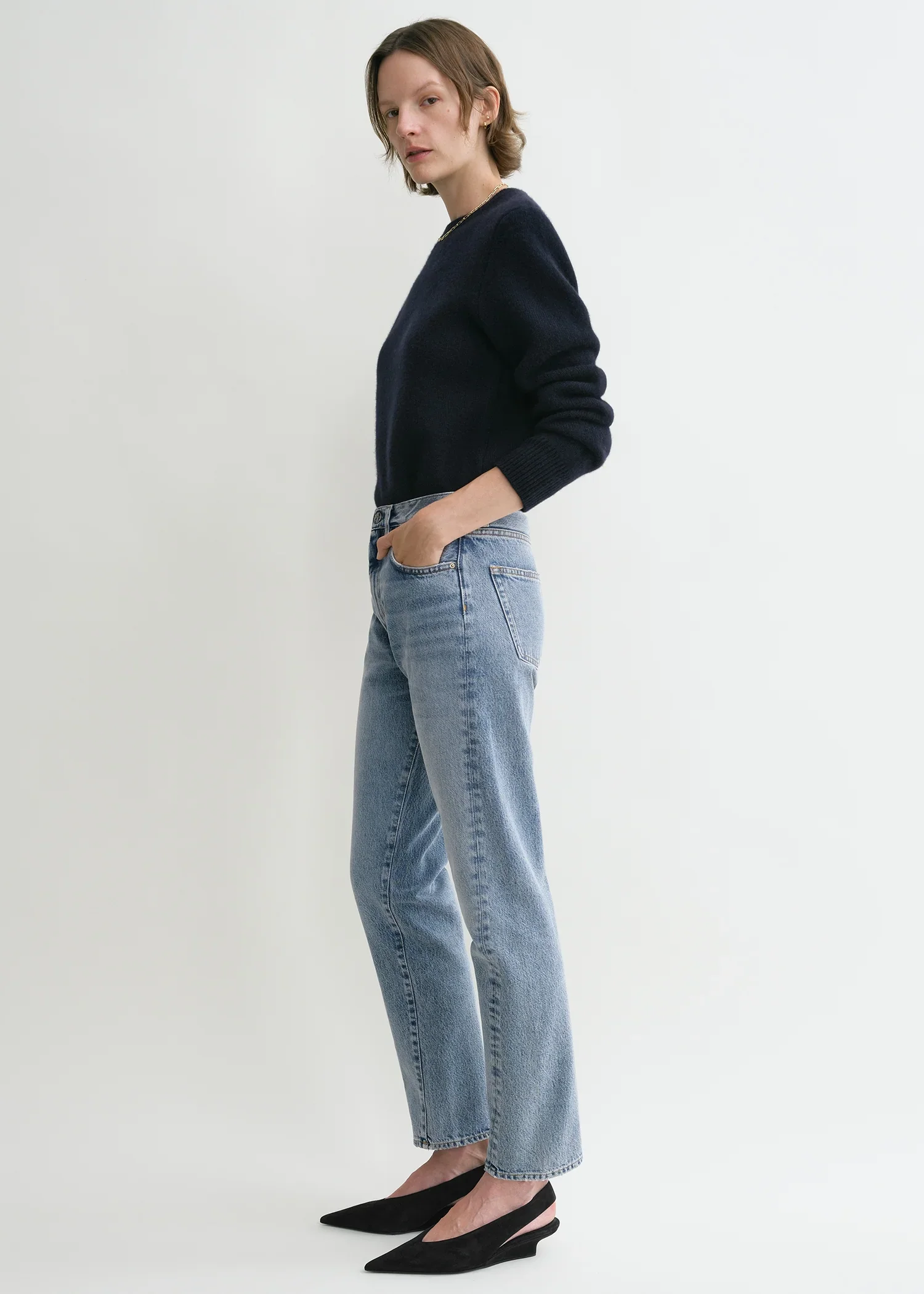 TOTEME_ECOM_FW24_DENIM_222-232-741_TWISTED_SEAM_DENIM_WORN_BLUE_083.jpg.webp