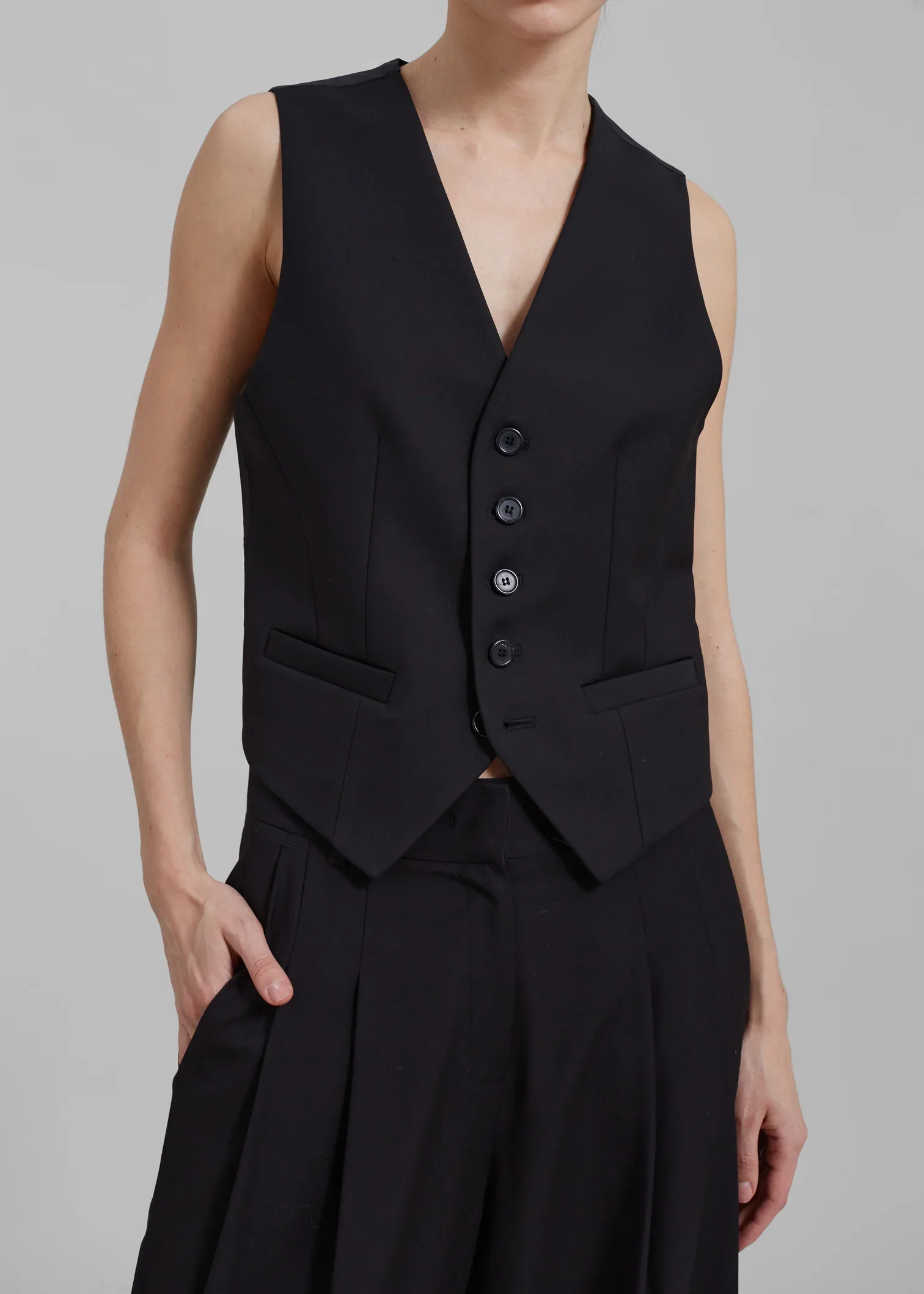 GELSO-WAISTCOAT-BLACK-LETA-59674.jpg.webp