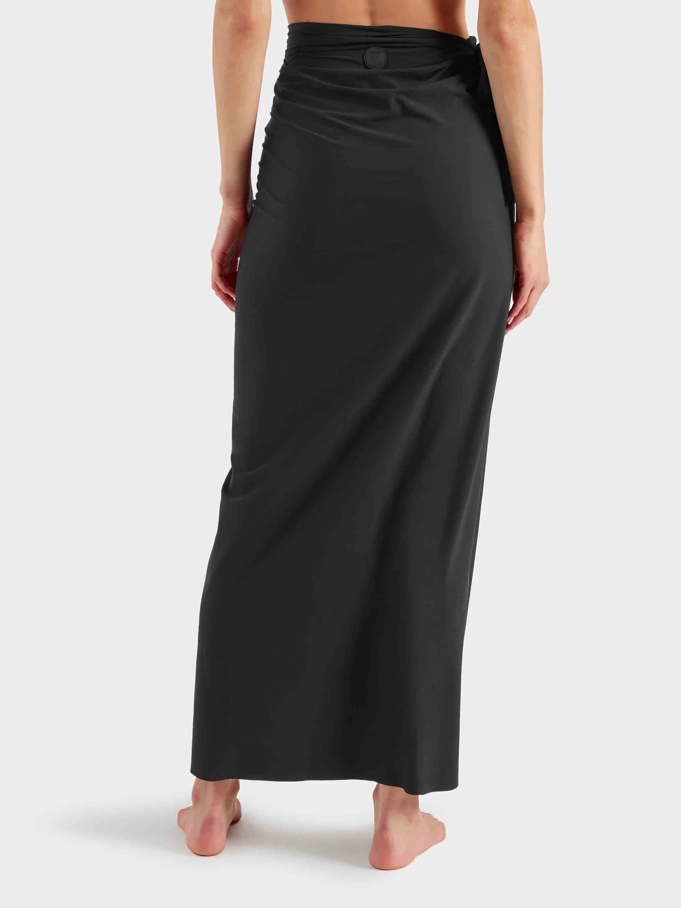 Long_UPF_50_Sarong_-_Black_3-BC_0a8d0173-2307-4bcf-af94-269aa7266a42.jpg.webp