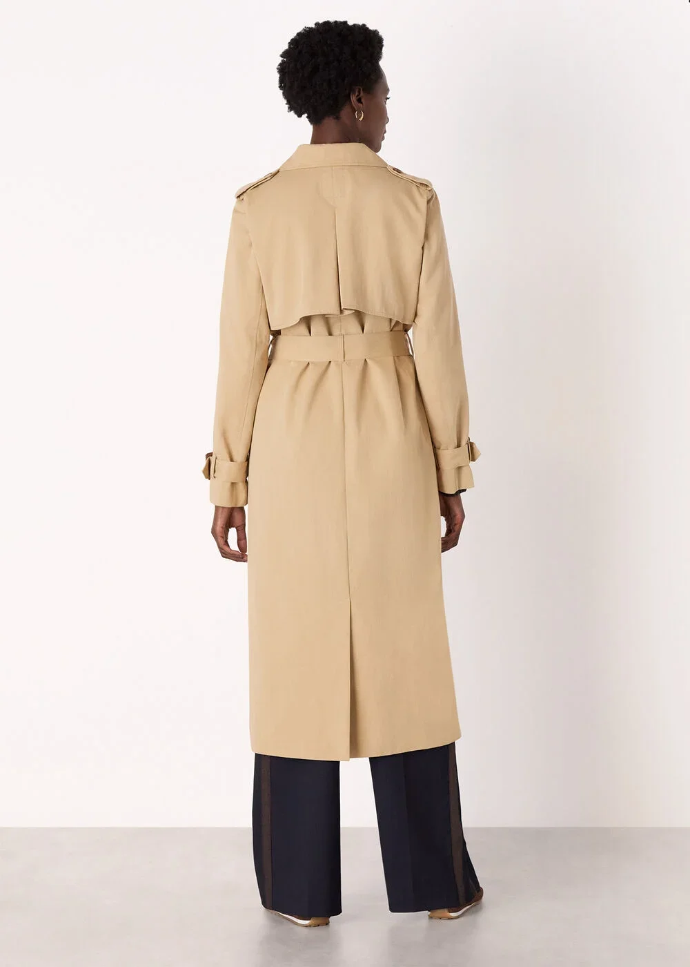 whistles-valentina-trench-coat-neutral-03.webp