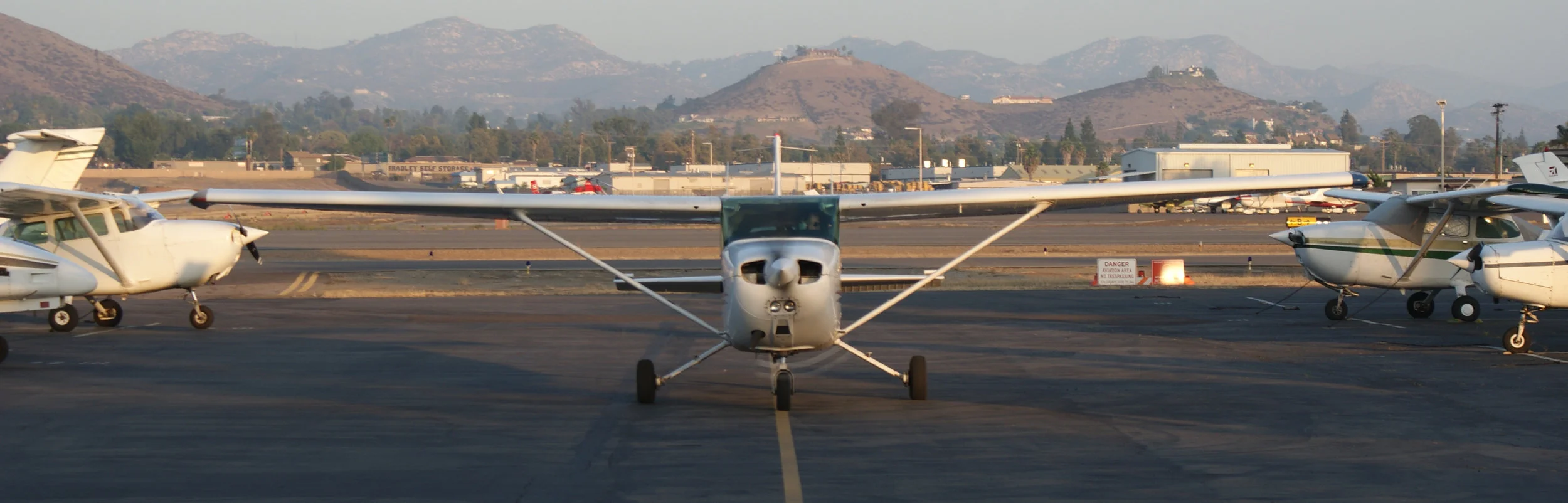 Taxiing 172 San Diego.jpg