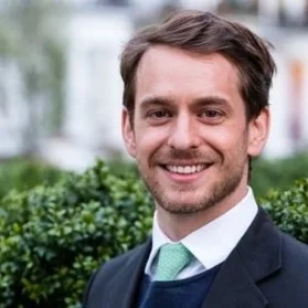 C H ARLIE OSMOND Chief Tease, Triptease Charlie started his first company, FreshMinds, a research consultancy, on graduating from Oxford University. The business grew well and Esquire Magazine named him UK Young Entrepreneur of the Year. Charlie is the Chief Tease at Triptease, a firm dedicated to helping hotels deliver a better digital experience and more direct bookings. Triptease, a pioneer in the Direct Booking Movement, quickly gained a reputation for its first product Price Check. Charlie served three years on the British Airways Business Advisory Board, won The Sunday Times £5M London Entrepreneur Challenge and was named in HSMAI’s list of 25 Extraordinary Minds in Hospitality Sales & Marketing. Charlie is a keen sailor and recent convert to running, finishing 2nd in the 2017 Death Valley marathon.