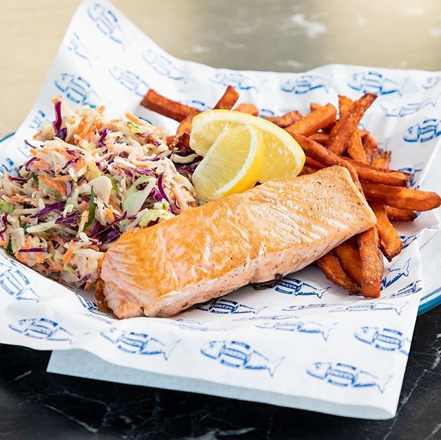 Happy salmon Sunday @thebarraboyscafe 
#brisbaneeats #brisbane #fishandchips