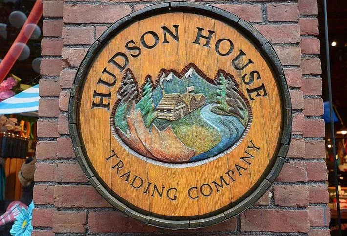 58e63fbcb57e6_Hudson_s_Bay_Company_Warehouse_02_0.jpeg