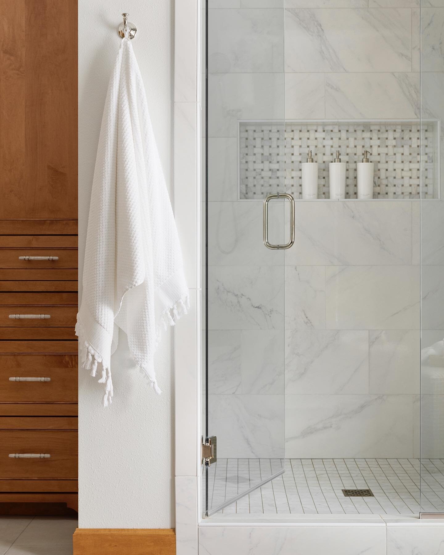 Shower goals. Crisp, clean and functional. Who wouldn&rsquo;t love getting ready for your day in this beautiful master bathroom?  Photo credit: spacecrafting_photography#christyleehome#eauclairewi #bathroomremodel #marblelook #bathroomdesign