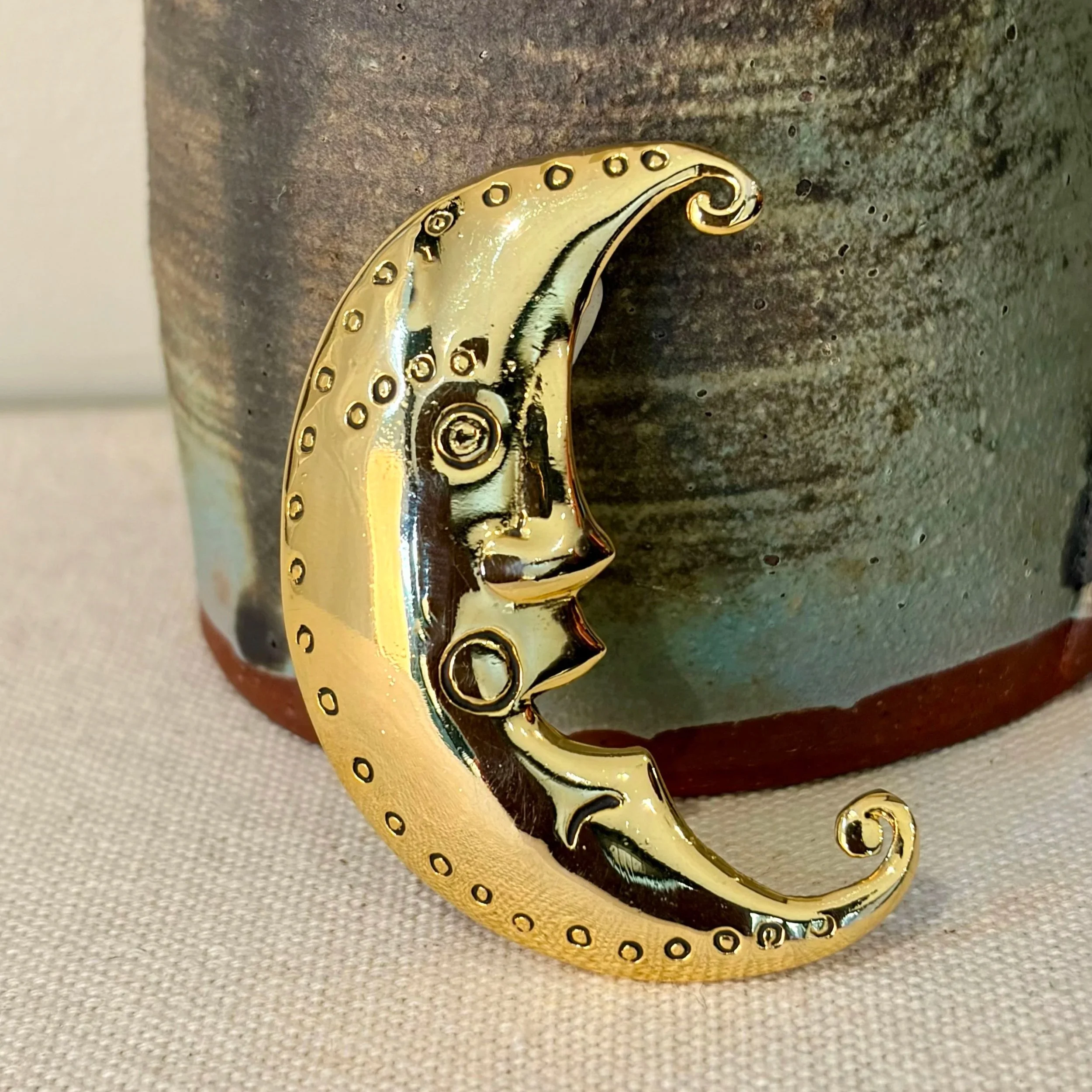 AS_TU%2C+Vintage+1980s+celestial+crescent+moon+gold+brooch.jpg
