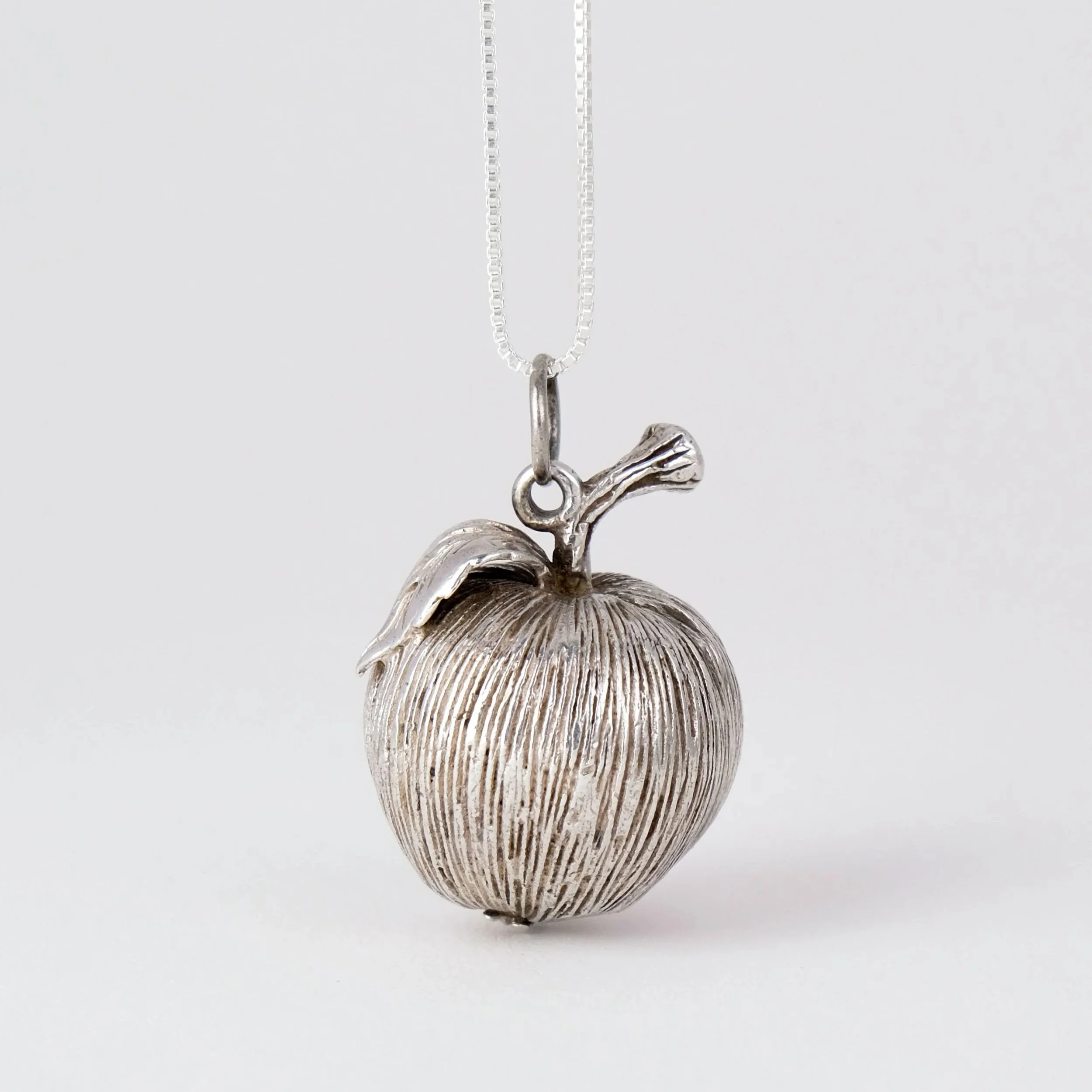 AS_TU+Vintage%2C+Apple+1970s+sterling+silver+pendant%2C+Hallmarked.jpg