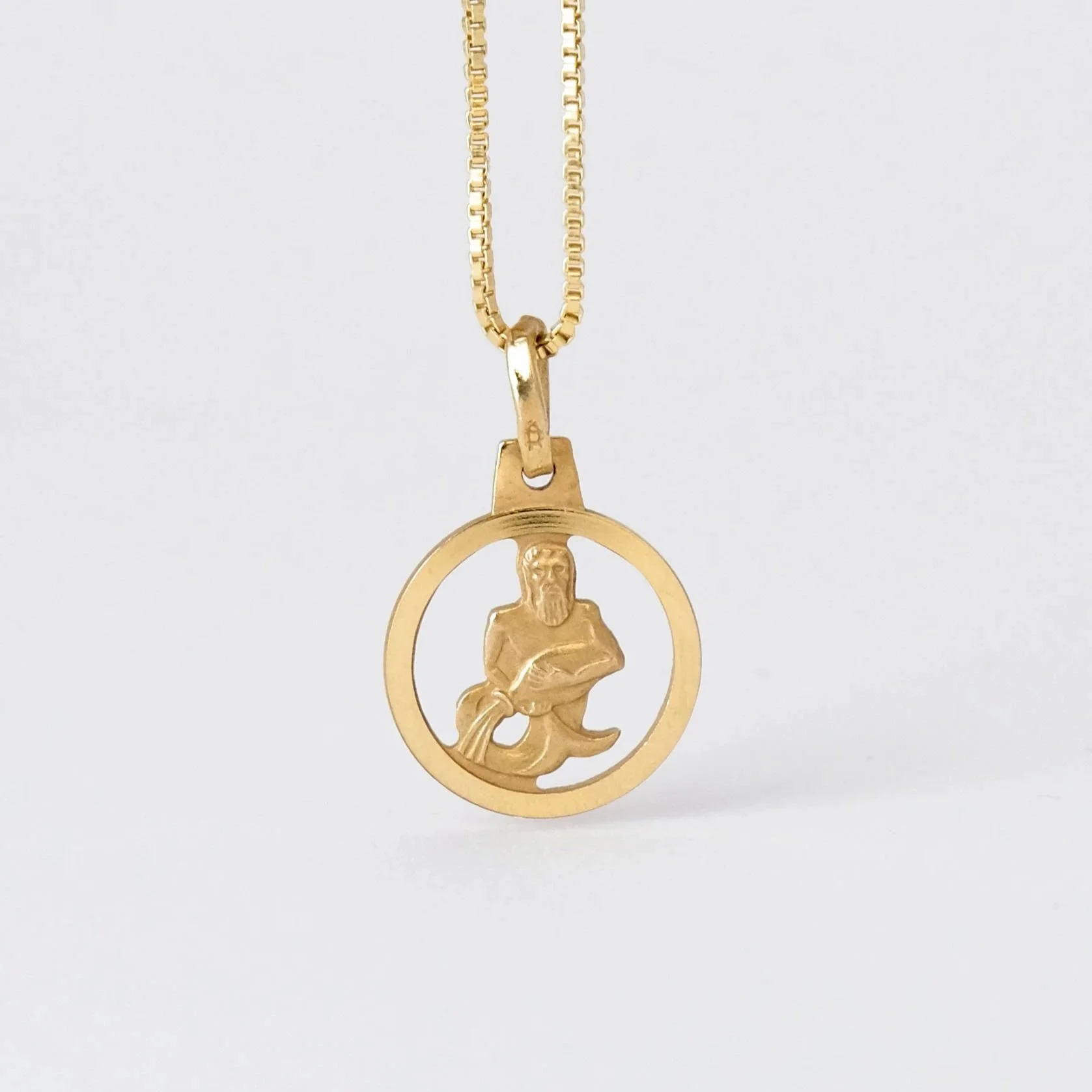 Vintage..+9ct+gold+Aquarius+water+bearer+pendant+necklace+copy.jpg