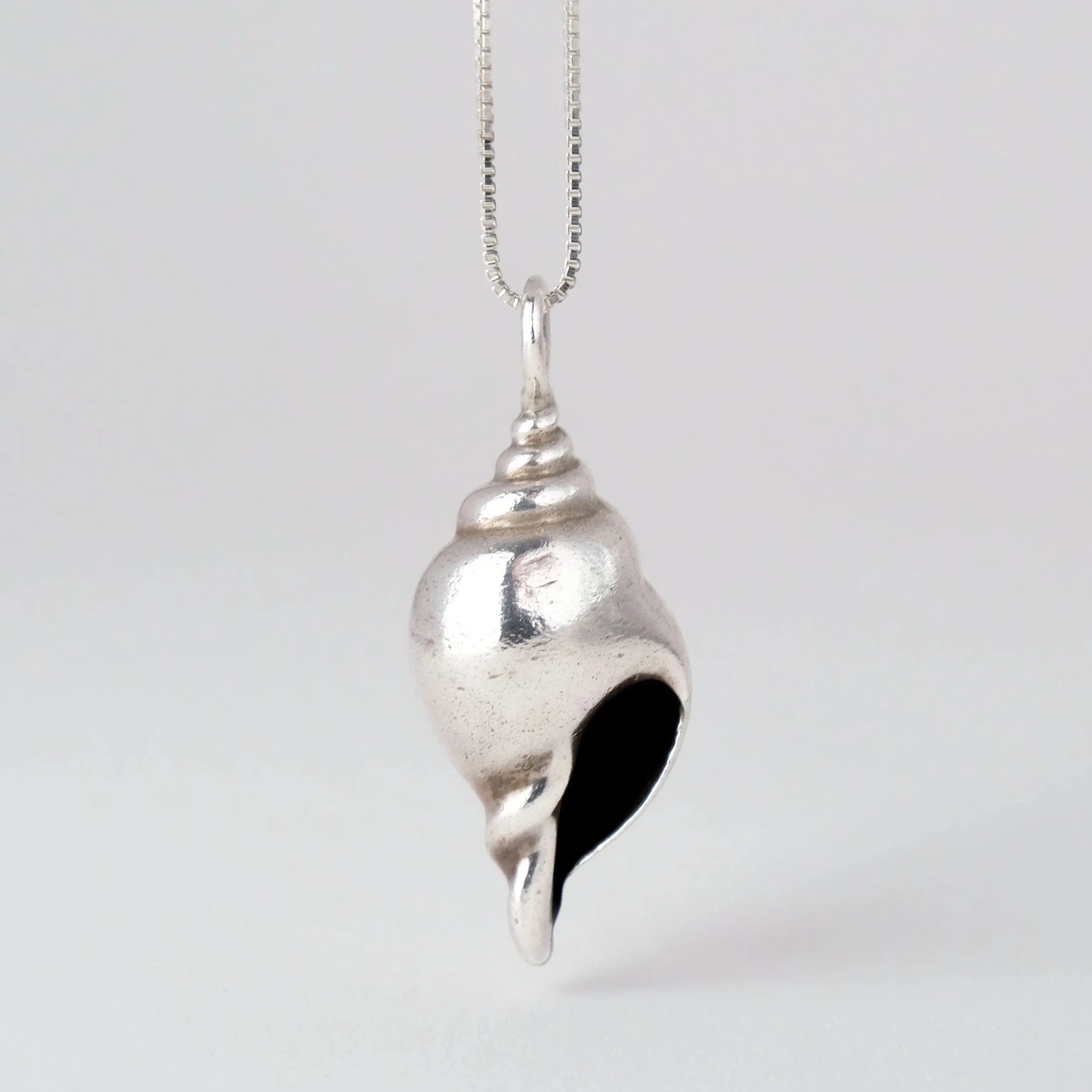 AS_TU+Vintage%2C+sterling+silver+spindle+shell+pendant.+Hallmarked.jpg