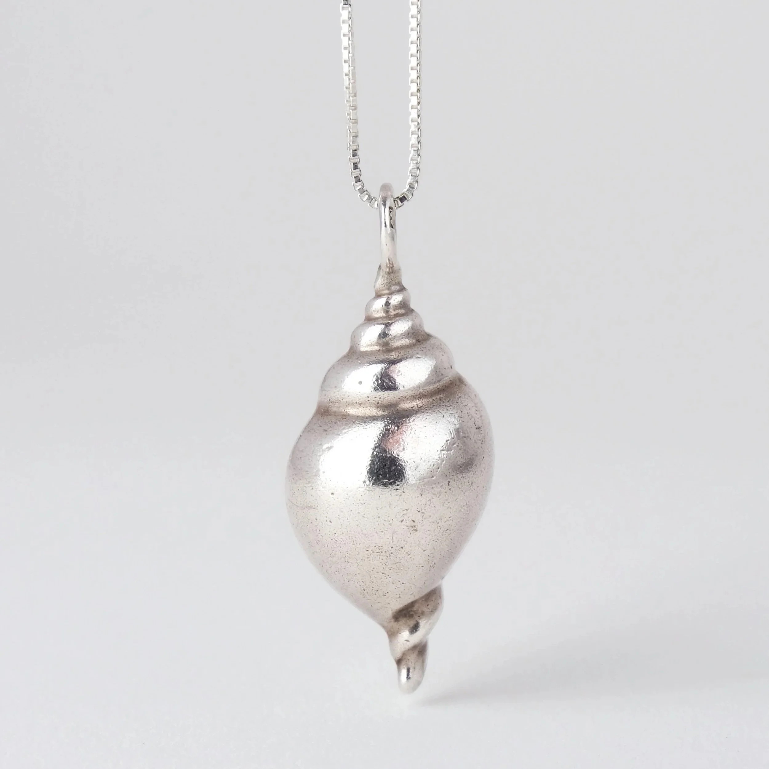 AS_TU+Vintage%2C+sterling+silver+shell+pendant.+Hallmarked.jpg