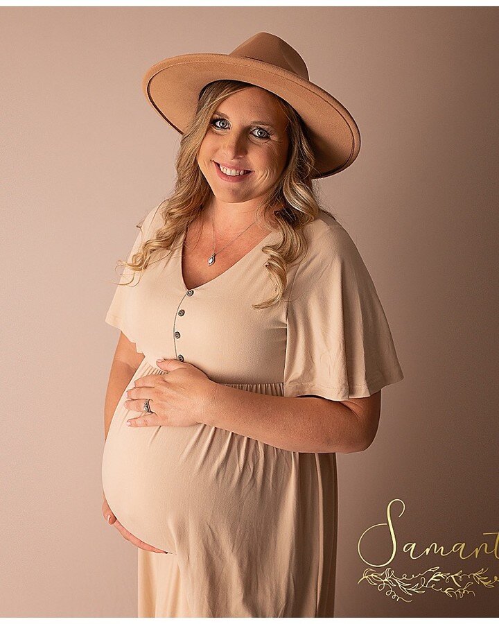 {Maternity: Jones}

It was so good catching up with this gorgeous mama!

@aheggie09 

#photography #maternity #studio #mom #simplyelegant