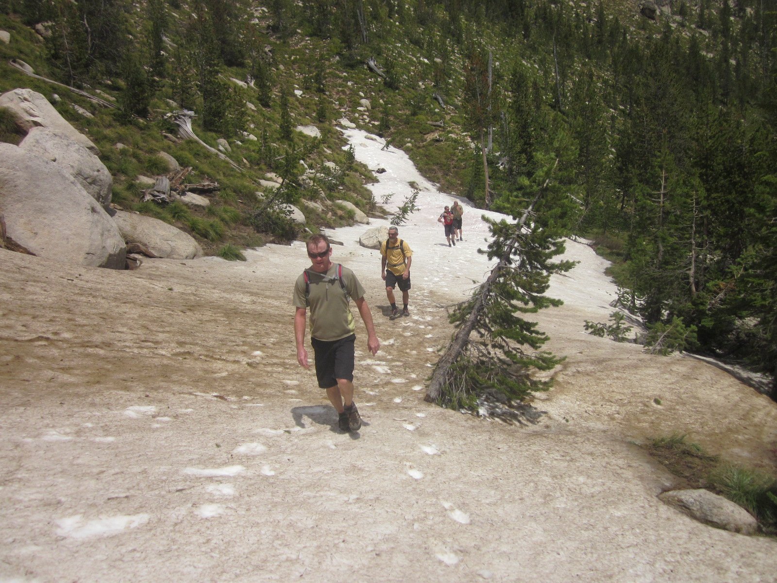 stateline_hiking_snow_volunteer_2021.JPG