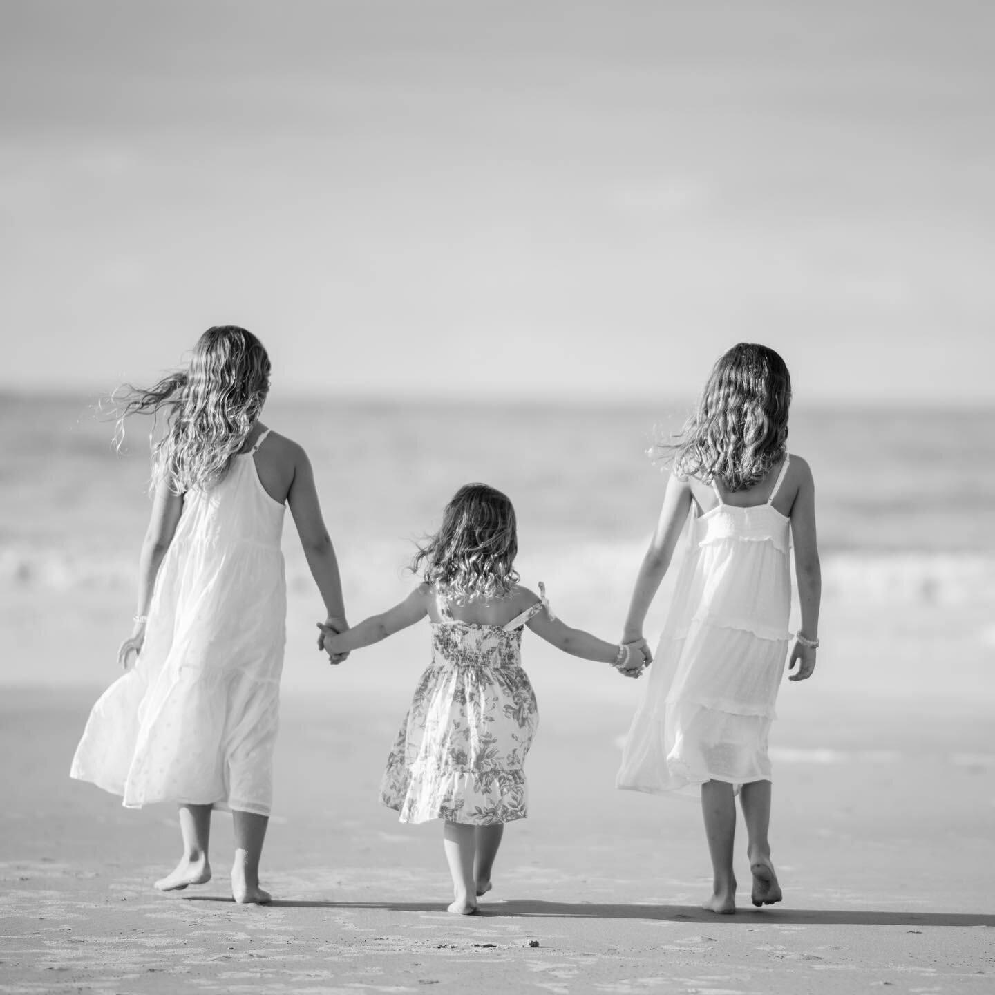 Sweet sisters ❤️ 
#hiltonheadisland  #beachphotos  #hiltonheadislandphotographer  #familyphotos