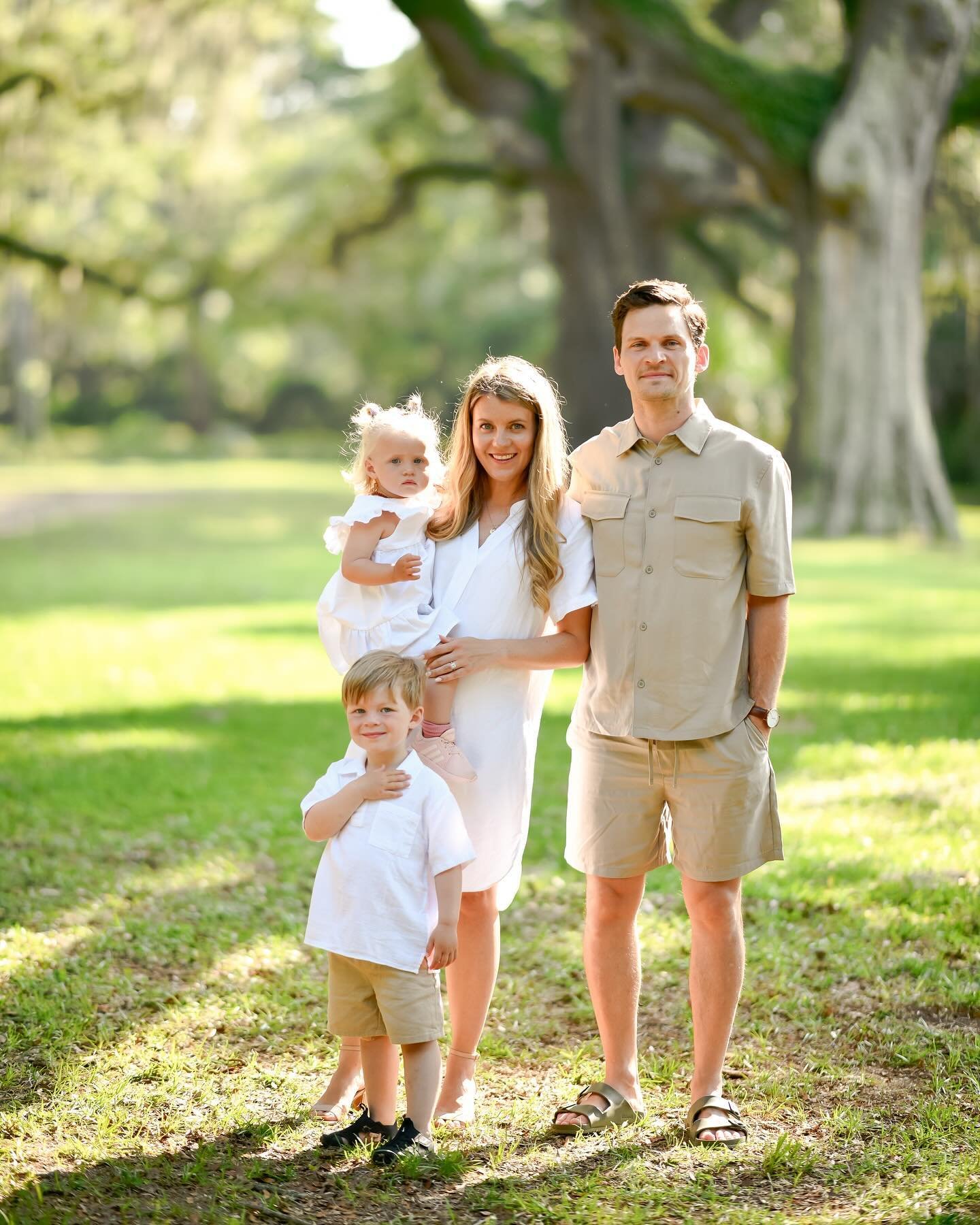 Great family, good lighting, beautiful southern oaks will always add up to some awesome pictures. #happyfamily #hiltonheadisland #southernoaks #lowcountry #sunrise #sunset #hiltonheadphotographer #familyphotography #portraitphotography  #lowcountry #