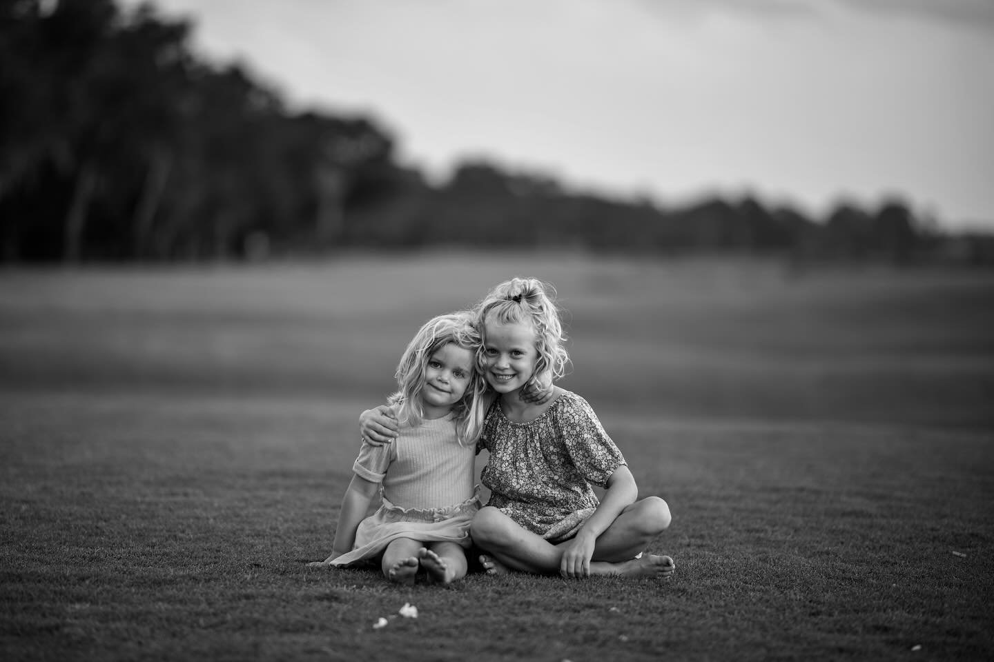 I love the composition of this black and white. #blackandwhite #blackandwhitephotography #fall #sunset #happyfamily #hiltonheadisland #ilovehiltonheadisland #dunes #beach #sunset #hiltonheadphotographer 
#familyphotography #portraitphotography #beach