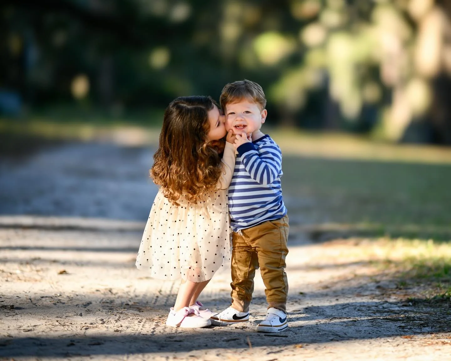 🌳📸 #happyfamily #hiltonheadisland #southernoaks #lowcountry #sunrise #sunset #hiltonheadphotographer #familyphotography #portraitphotography  #lowcountry #lowcountryphotographer 
#kidphotography #childrenphotography
#hiltonheadislandphotographer