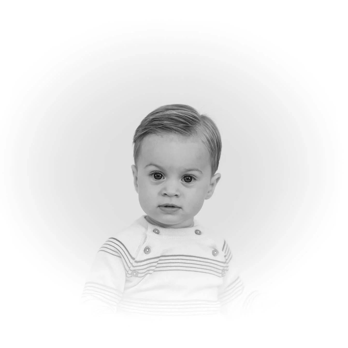 The holidays will be here before you know it! These timeless portraits make for a great easy gift for that loved one or family member. Book with me @photography46llc to schedule your studio shoot today! 
www.photography4llc.com

#saywhat #holidays #c