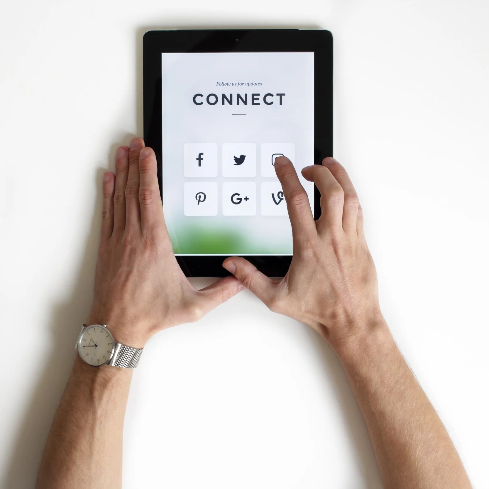 social+media_nordwood-themes-359015-unsplash.jpg