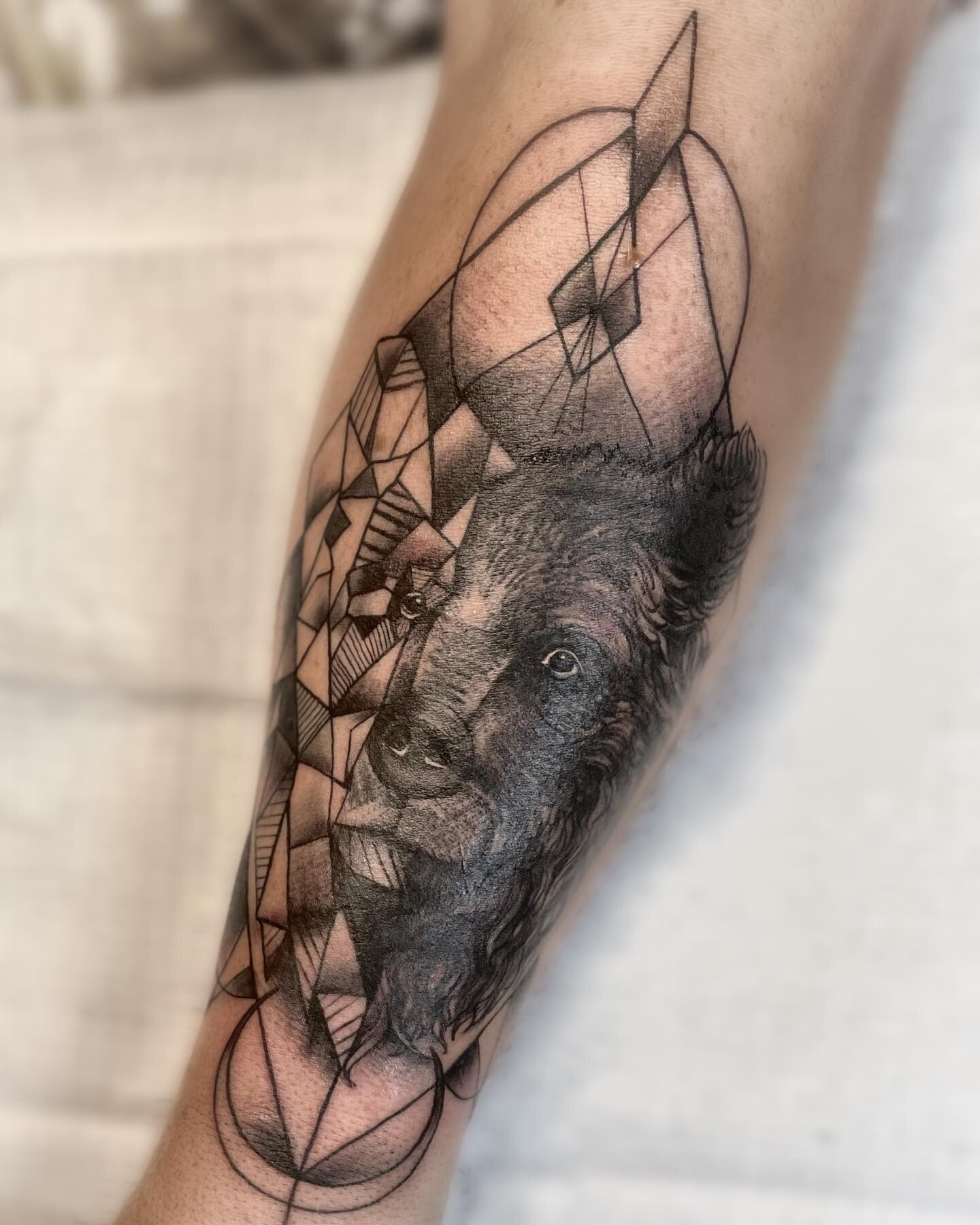 A fun piece to start the week off!
&bull;
#worldfamousmonkeyhousecustoms #inked #tattoo #tattoos #tattooed #tattooartist #ladytattooer #beartattoo #bear #geometrictattoo #blackandgreytattoo #whipshading #peppershading #vermont #vermontlife #gostowe #